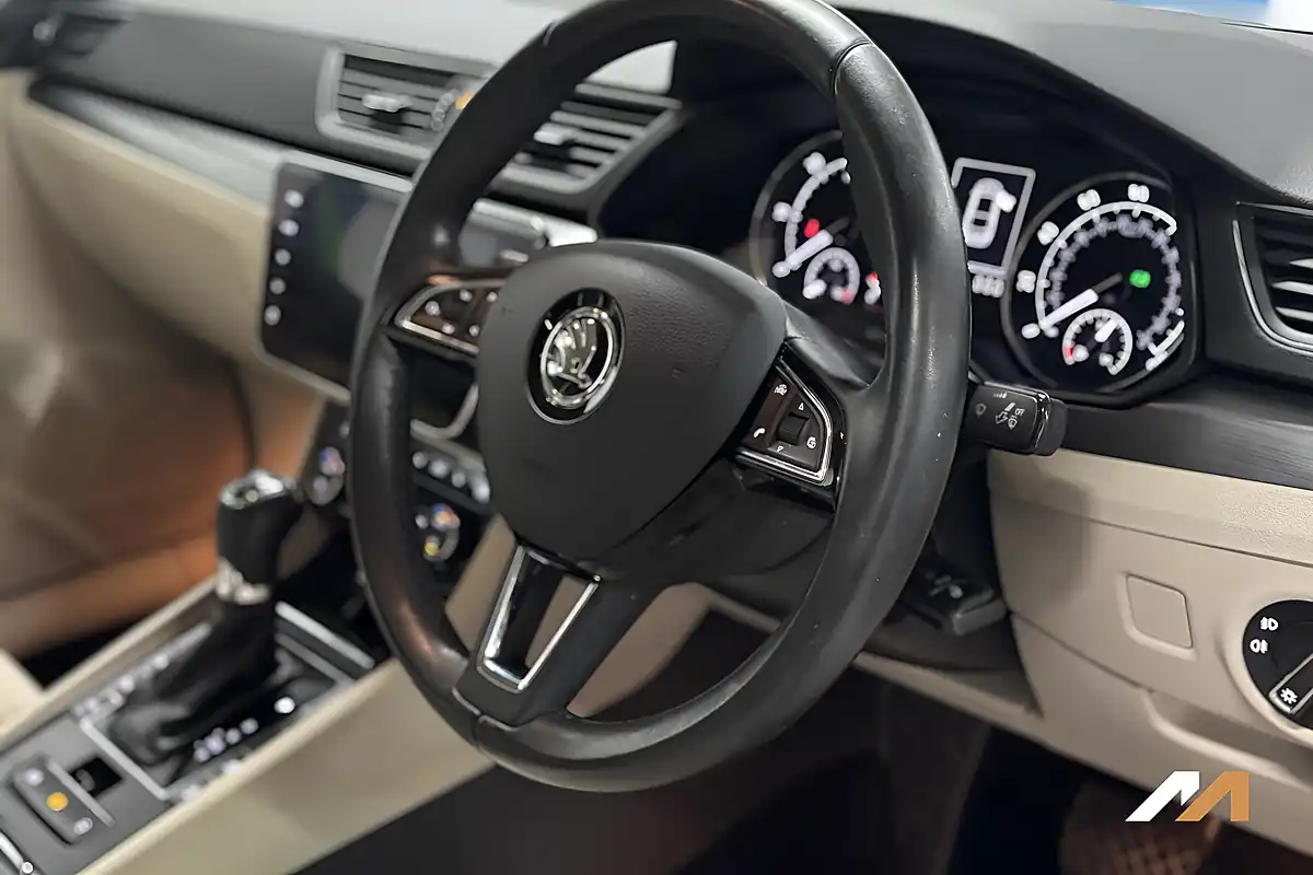 Used 2017 Skoda Superb Se L Executive White - Interior and Exterior details 13