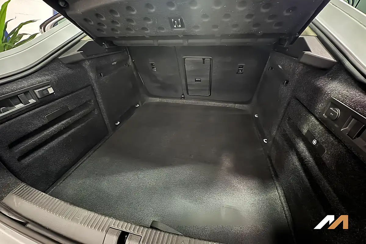 Used 2017 Skoda Superb Se L Executive White - Interior and Exterior details 16