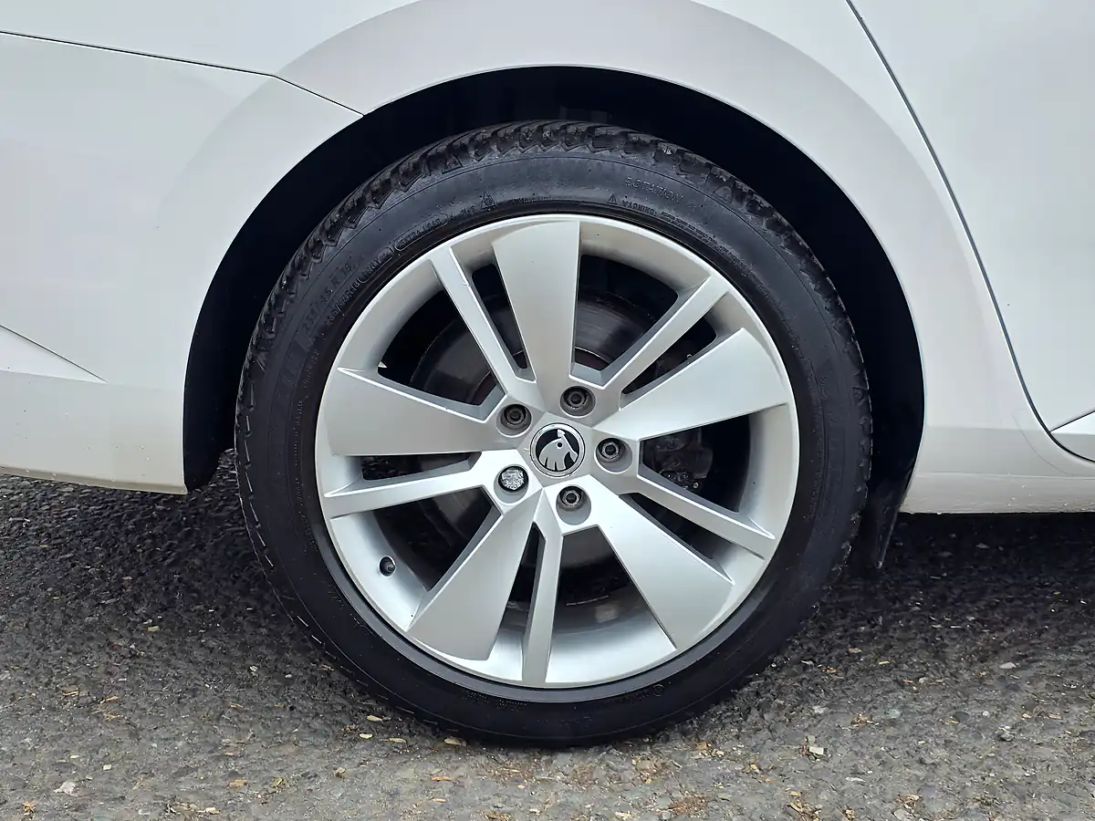 Used 2017 Skoda Superb Se L Executive White - Interior and Exterior details 18