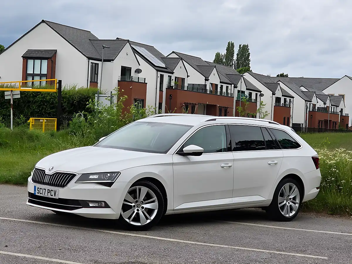 Used 2017 Skoda Superb Se L Executive White - Interior and Exterior details 3