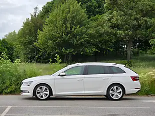Used 2017 Skoda Superb Se L Executive White - Interior and Exterior details 4