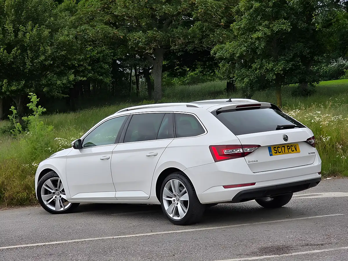 Used 2017 Skoda Superb Se L Executive White - Interior and Exterior details 5