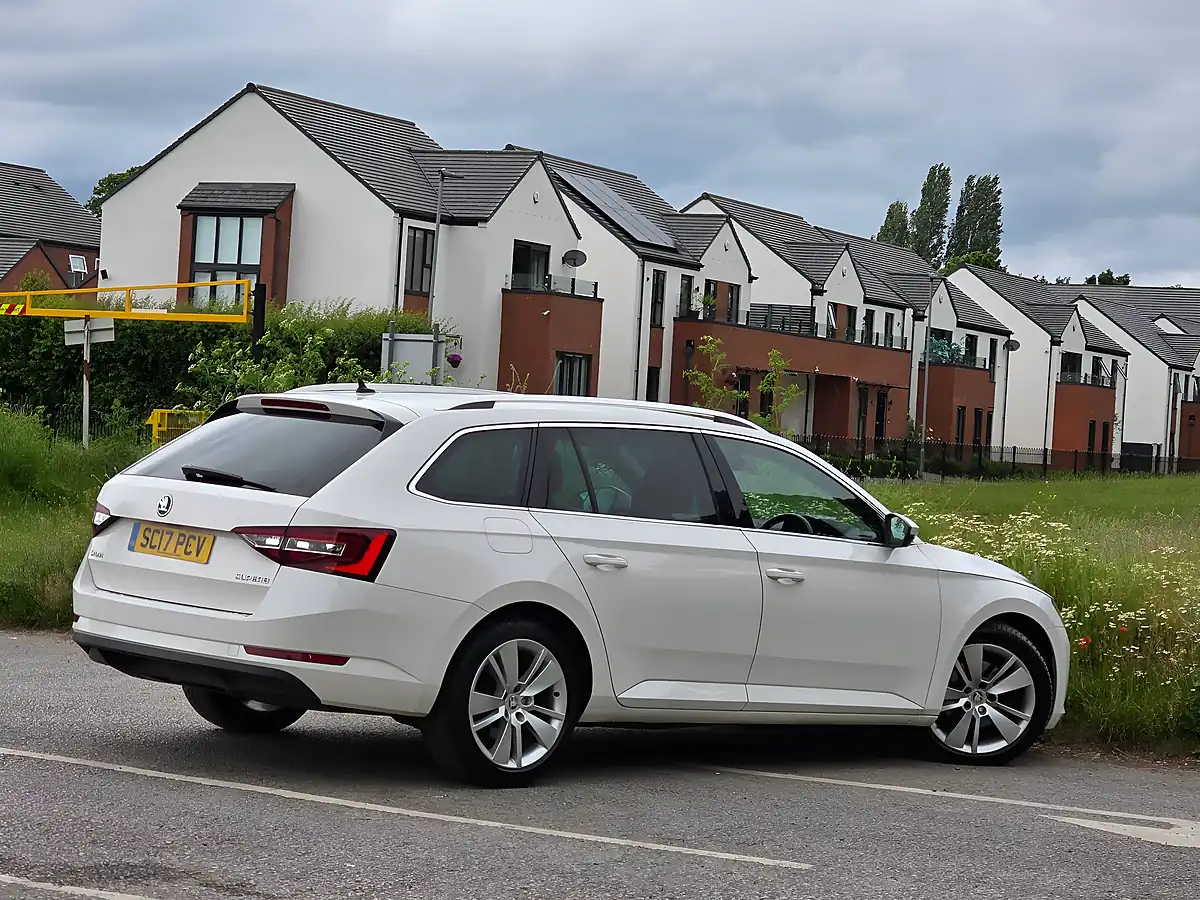 Used 2017 Skoda Superb Se L Executive White - Interior and Exterior details 7