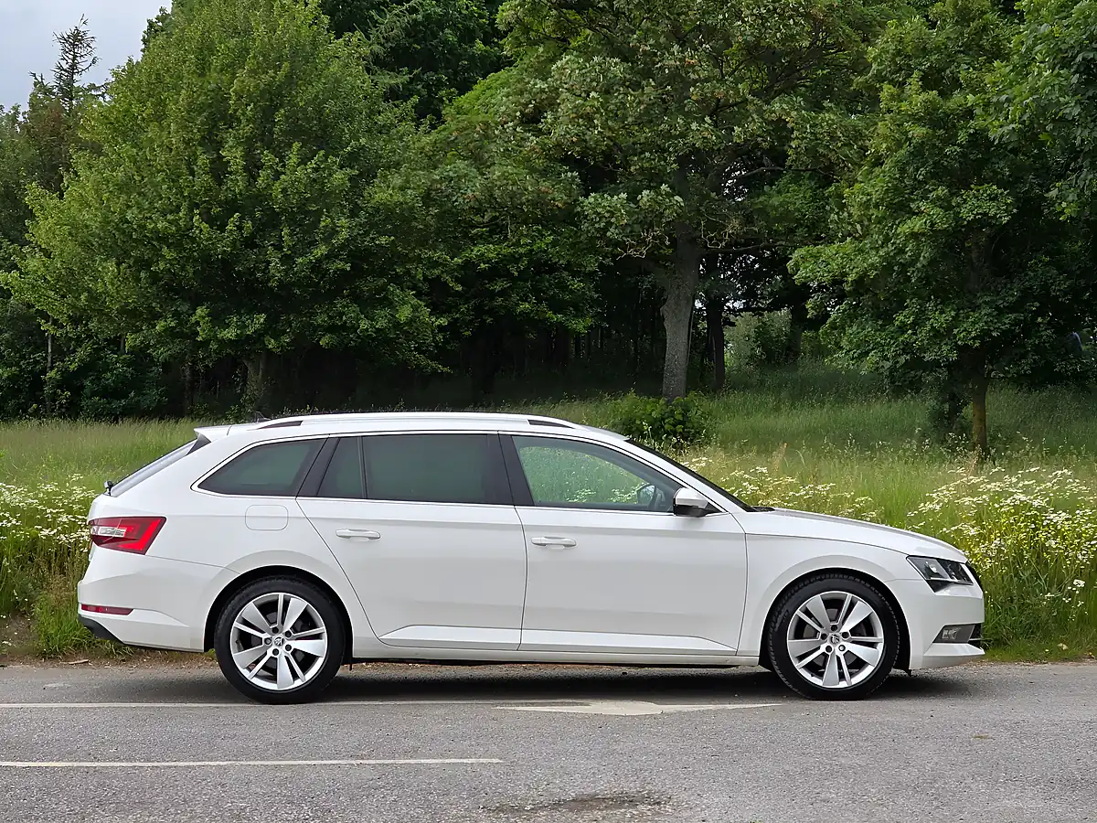 Used 2017 Skoda Superb Se L Executive White - Interior and Exterior details 8