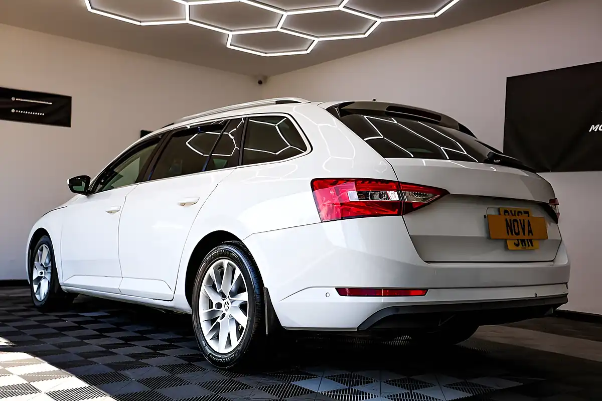 Used 2017 Skoda Superb Se White - Interior and Exterior details 11