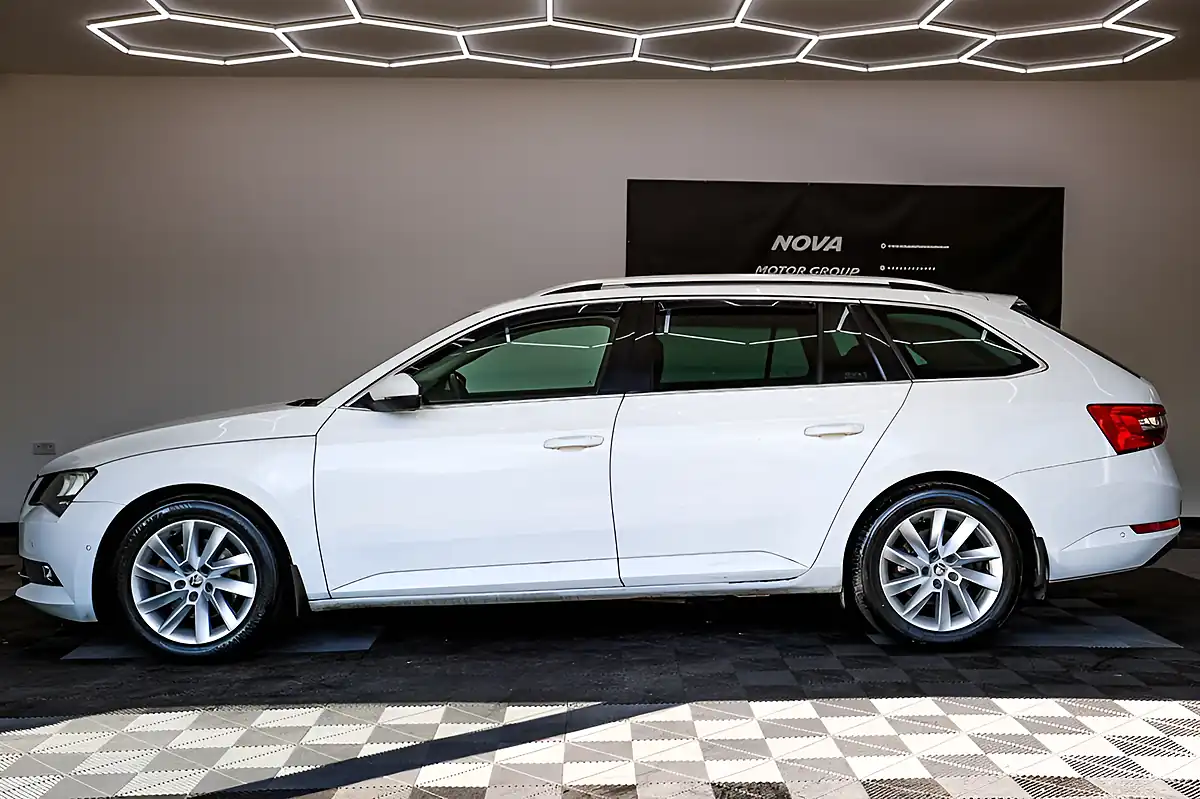 Used 2017 Skoda Superb Se White - Interior and Exterior details 5