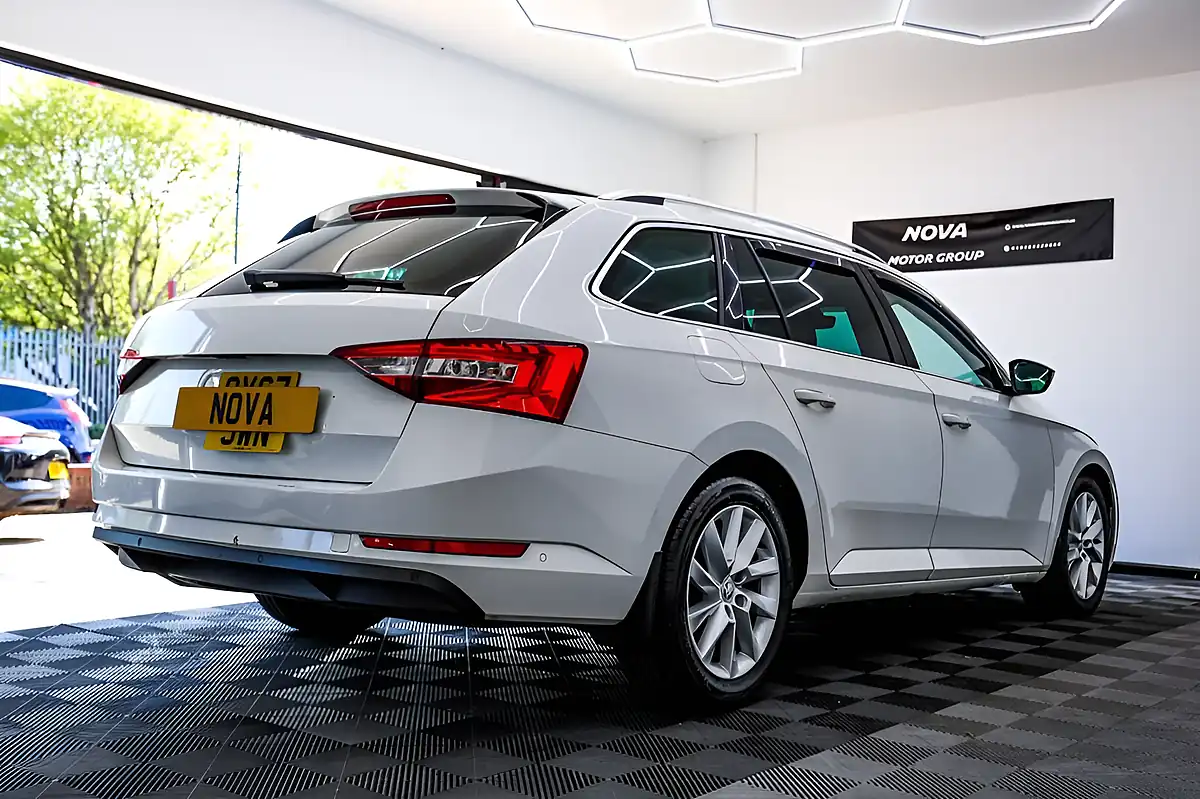 Used 2017 Skoda Superb Se White - Interior and Exterior details 9