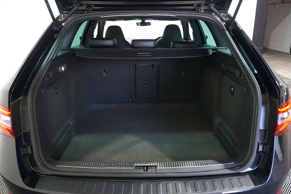 Used 2017 Skoda Superb Sportline Black Magic - Interior and Exterior details 8