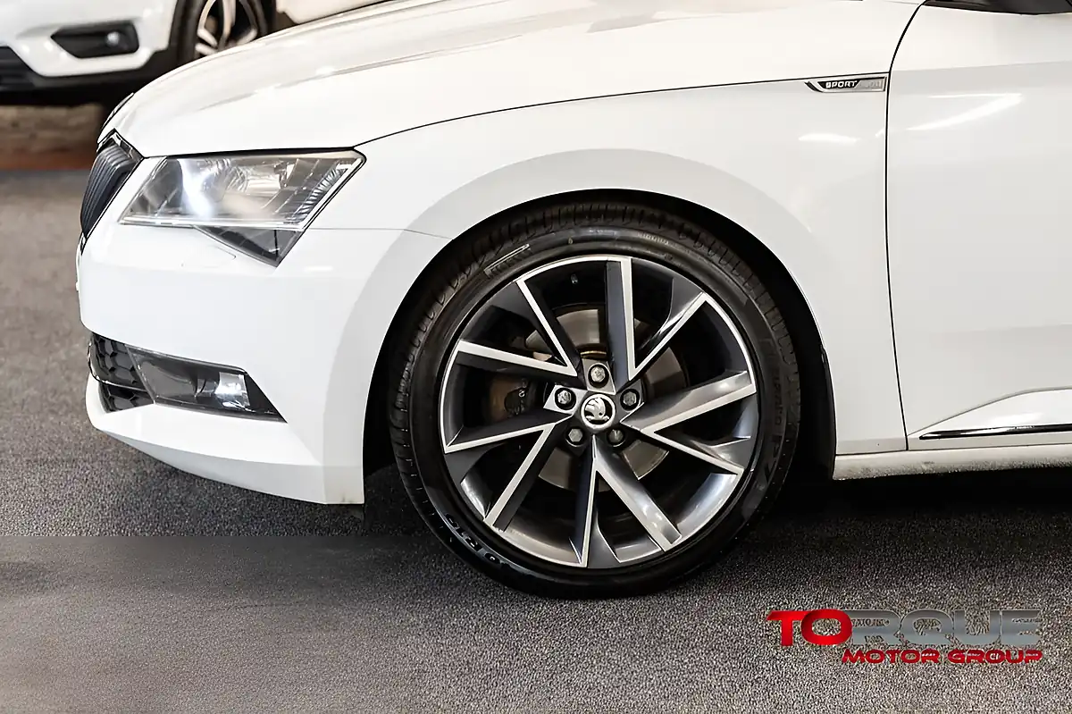 Used 2017 Skoda Superb Sportline Moon White - Interior and Exterior details 5