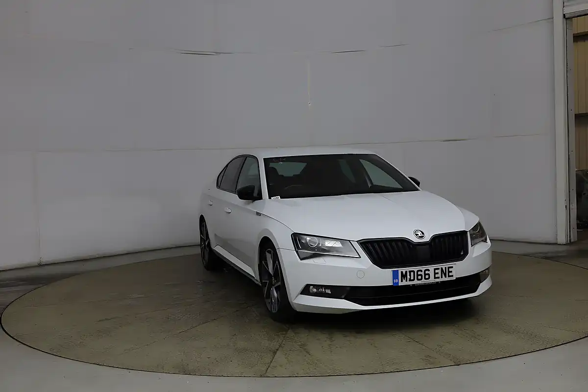 Used 2017 Skoda Superb Sportline White - Interior and Exterior details 3
