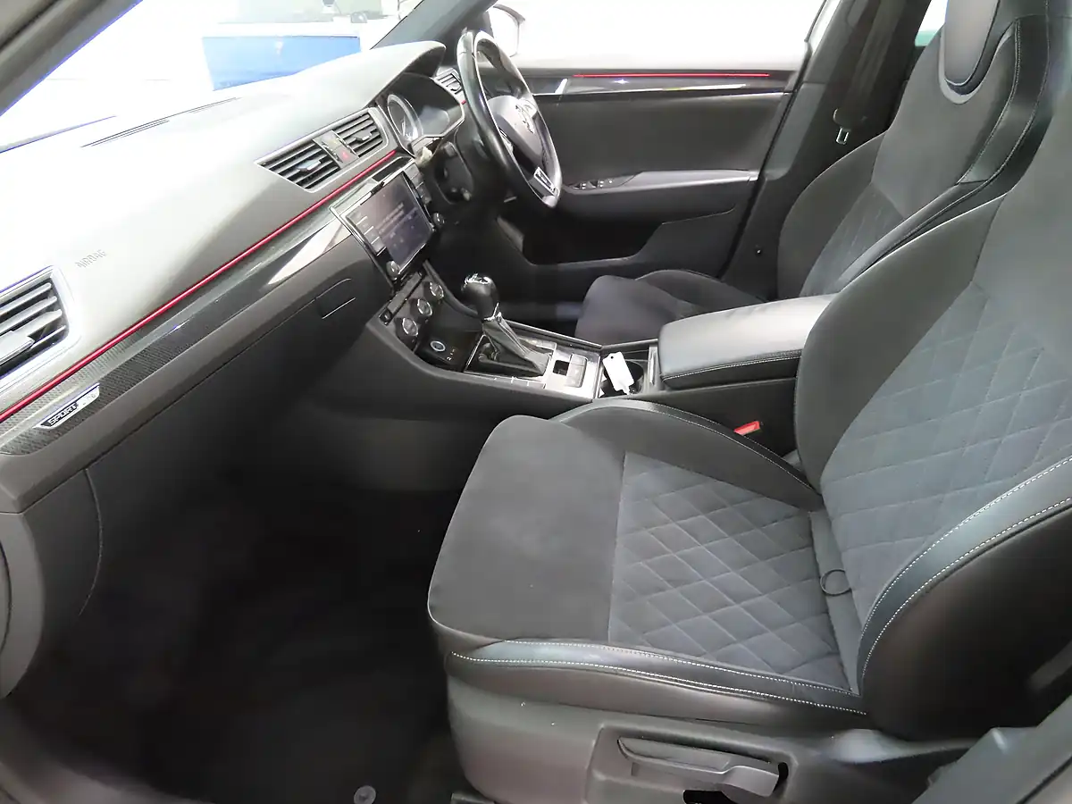 Used 2017 Skoda Superb Sportline White - Interior and Exterior details 9