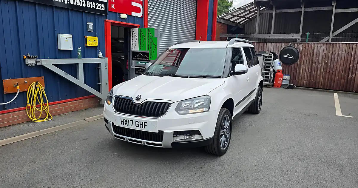 Used 2017 Skoda Yeti Outdoor Se Drive White - Front View