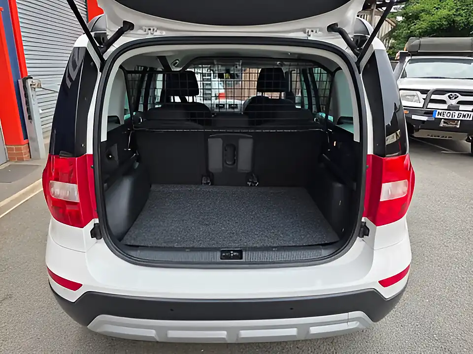 Used 2017 Skoda Yeti Outdoor Se Drive White - Interior and Exterior details 10