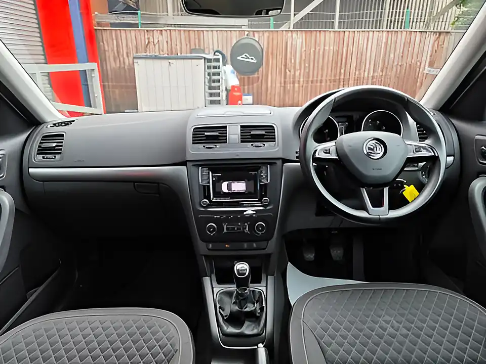 Used 2017 Skoda Yeti Outdoor Se Drive White - Interior and Exterior details 11