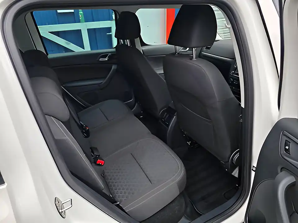 Used 2017 Skoda Yeti Outdoor Se Drive White - Interior and Exterior details 13