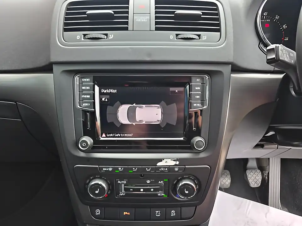 Used 2017 Skoda Yeti Outdoor Se Drive White - Interior and Exterior details 15