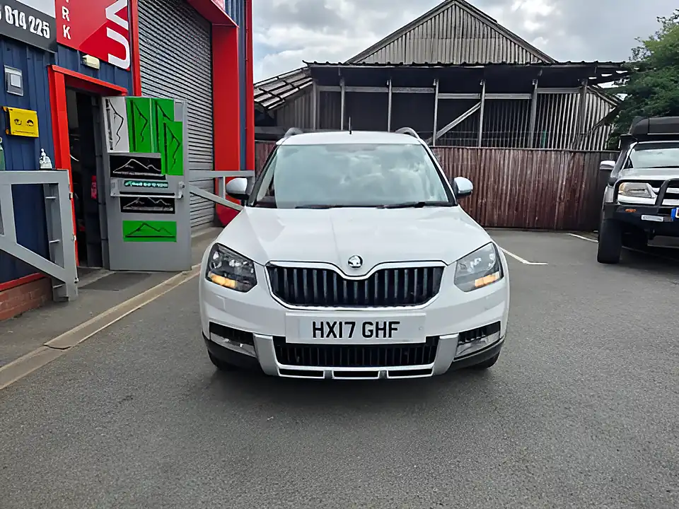Used 2017 Skoda Yeti Outdoor Se Drive White - Interior and Exterior details 2