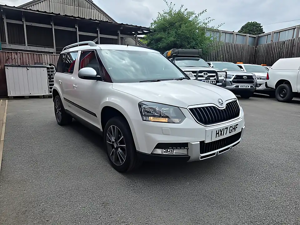 Used 2017 Skoda Yeti Outdoor Se Drive White - Interior and Exterior details 3