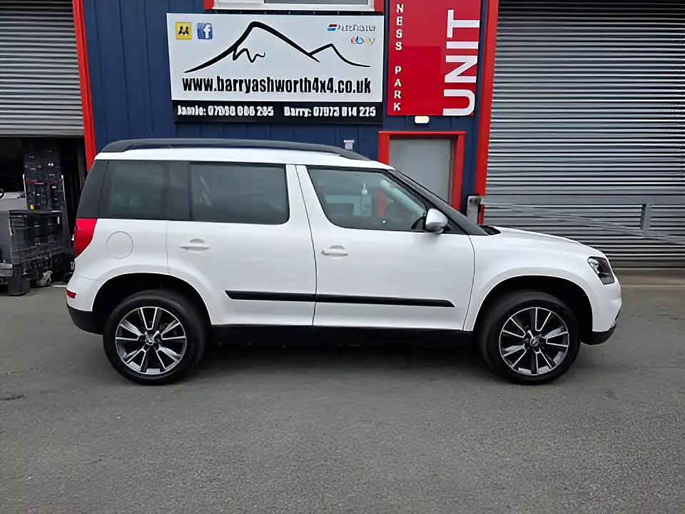Used 2017 Skoda Yeti Outdoor Se Drive White - Interior and Exterior details 4