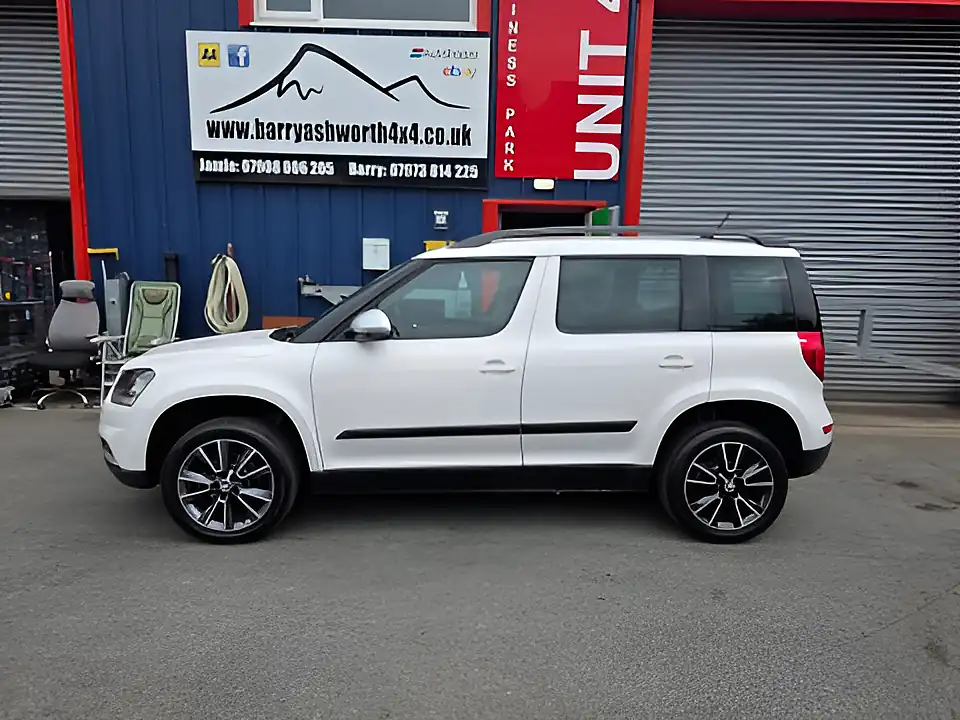 Used 2017 Skoda Yeti Outdoor Se Drive White - Interior and Exterior details 5