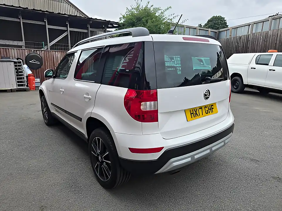 Used 2017 Skoda Yeti Outdoor Se Drive White - Interior and Exterior details 6