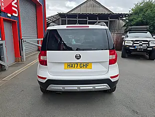 Used 2017 Skoda Yeti Outdoor Se Drive White - Interior and Exterior details 7