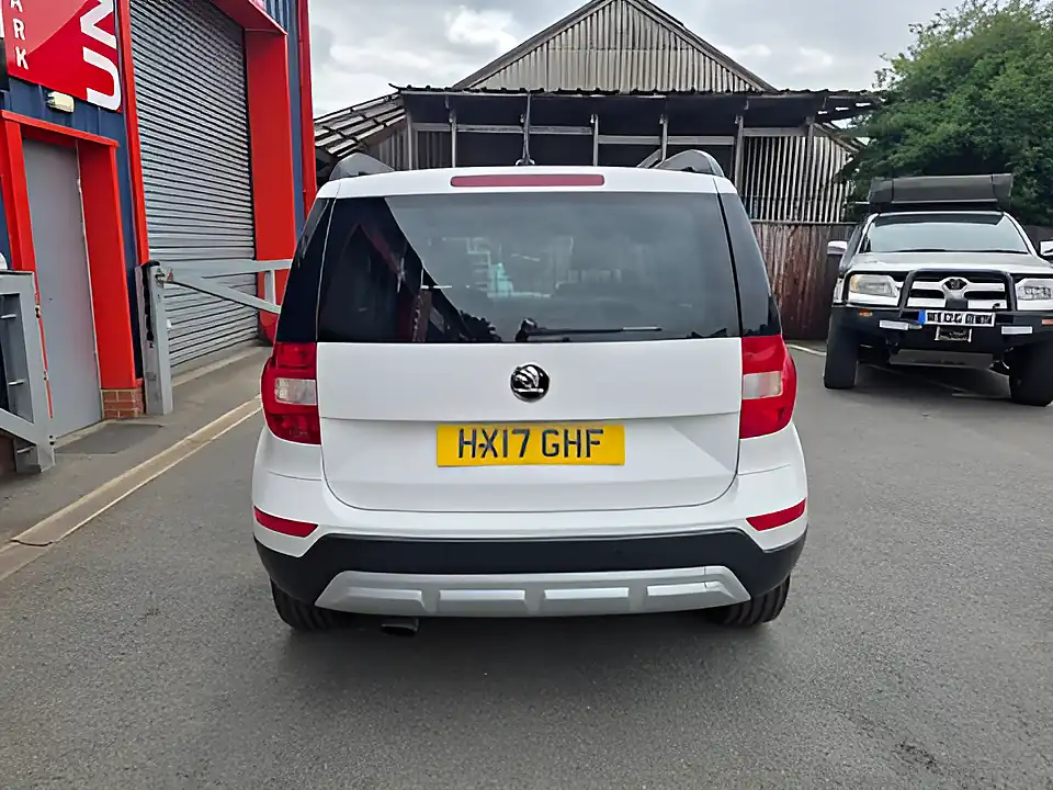 Used 2017 Skoda Yeti Outdoor Se Drive White - Interior and Exterior details 7