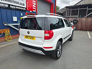 Used 2017 Skoda Yeti Outdoor Se Drive White - Interior and Exterior details 8