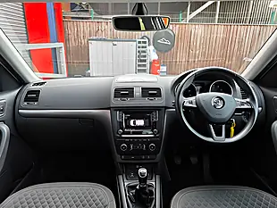 Used 2017 Skoda Yeti Outdoor Se Drive White - Interior and Exterior details 10