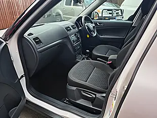 Used 2017 Skoda Yeti Outdoor Se Drive White - Interior and Exterior details 12