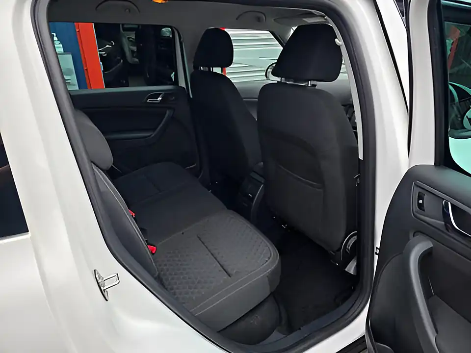 Used 2017 Skoda Yeti Outdoor Se Drive White - Interior and Exterior details 13
