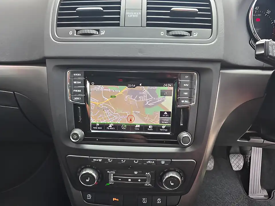 Used 2017 Skoda Yeti Outdoor Se Drive White - Interior and Exterior details 14
