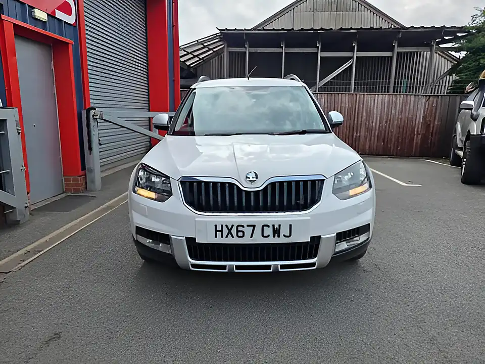 Used 2017 Skoda Yeti Outdoor Se Drive White - Interior and Exterior details 2