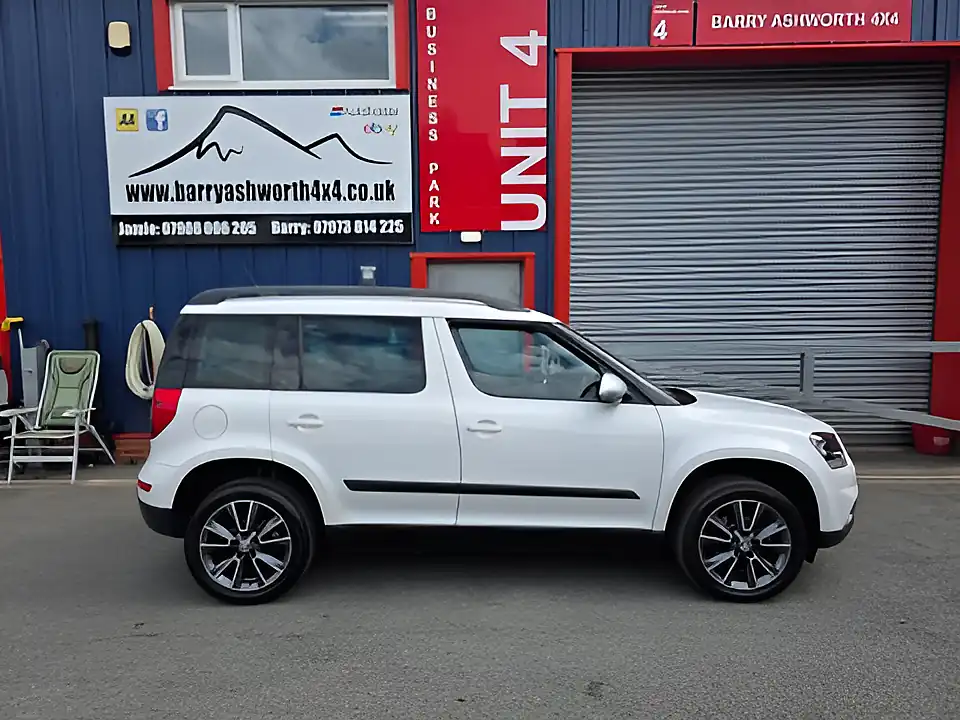 Used 2017 Skoda Yeti Outdoor Se Drive White - Interior and Exterior details 4