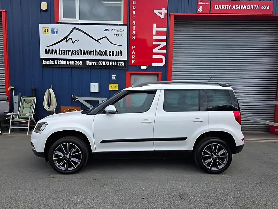 Used 2017 Skoda Yeti Outdoor Se Drive White - Interior and Exterior details 5
