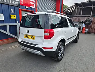 Used 2017 Skoda Yeti Outdoor Se Drive White - Interior and Exterior details 8