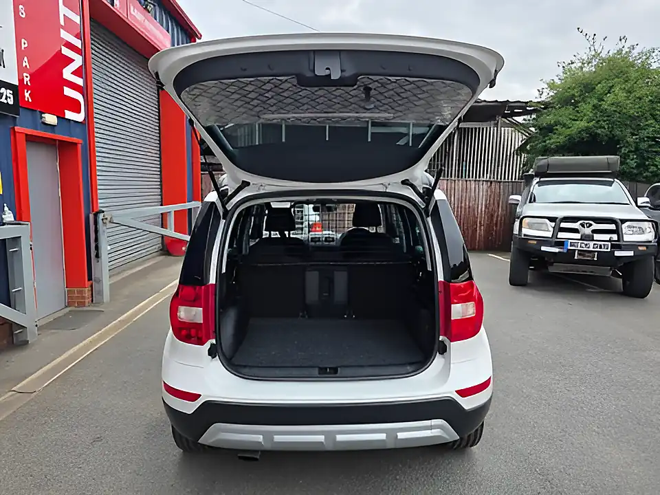 Used 2017 Skoda Yeti Outdoor Se Drive White - Interior and Exterior details 9