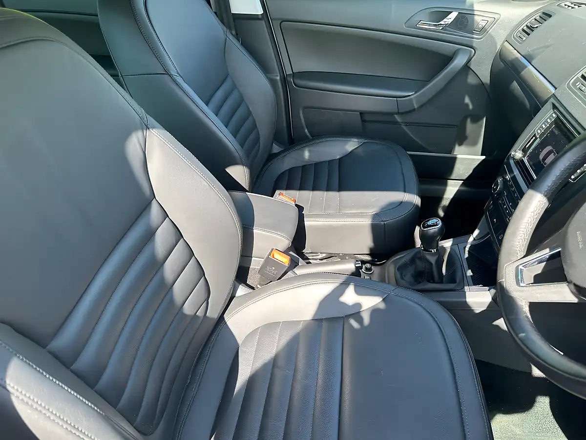 Used 2017 Skoda Yeti Outdoor Se L Drive White - Interior and Exterior details 10