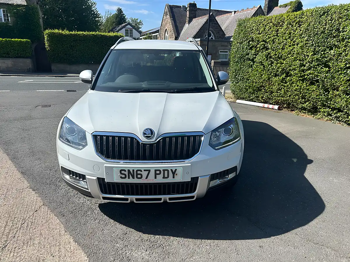 Used 2017 Skoda Yeti Outdoor Se L Drive White - Interior and Exterior details 2
