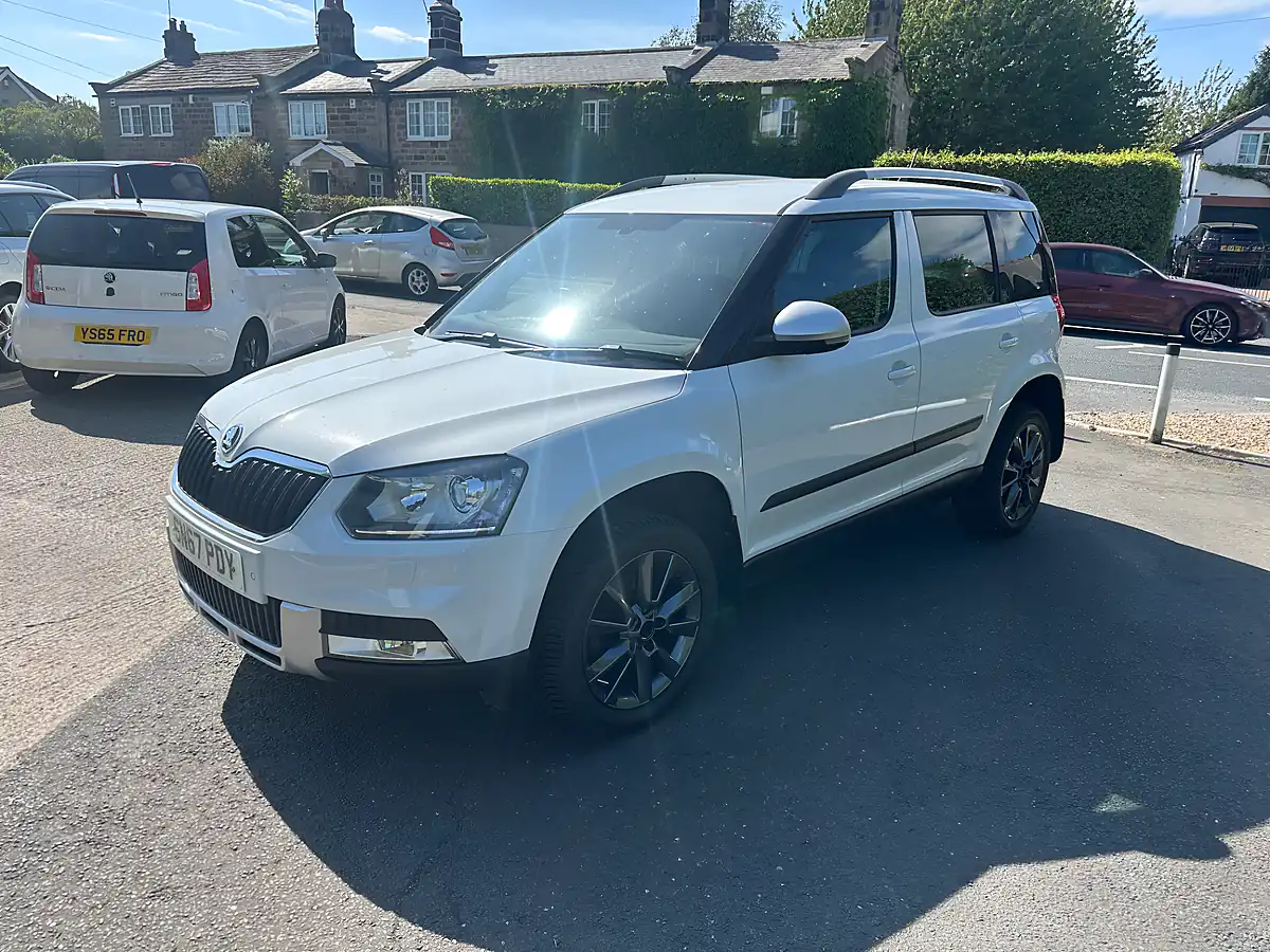 Used 2017 Skoda Yeti Outdoor Se L Drive White - Interior and Exterior details 3