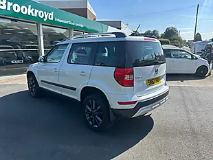 Used 2017 Skoda Yeti Outdoor Se L Drive White - Interior and Exterior details 5
