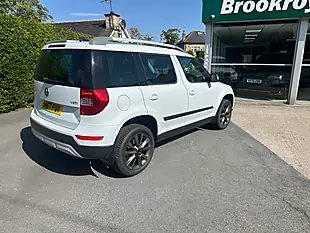 Used 2017 Skoda Yeti Outdoor Se L Drive White - Interior and Exterior details 7
