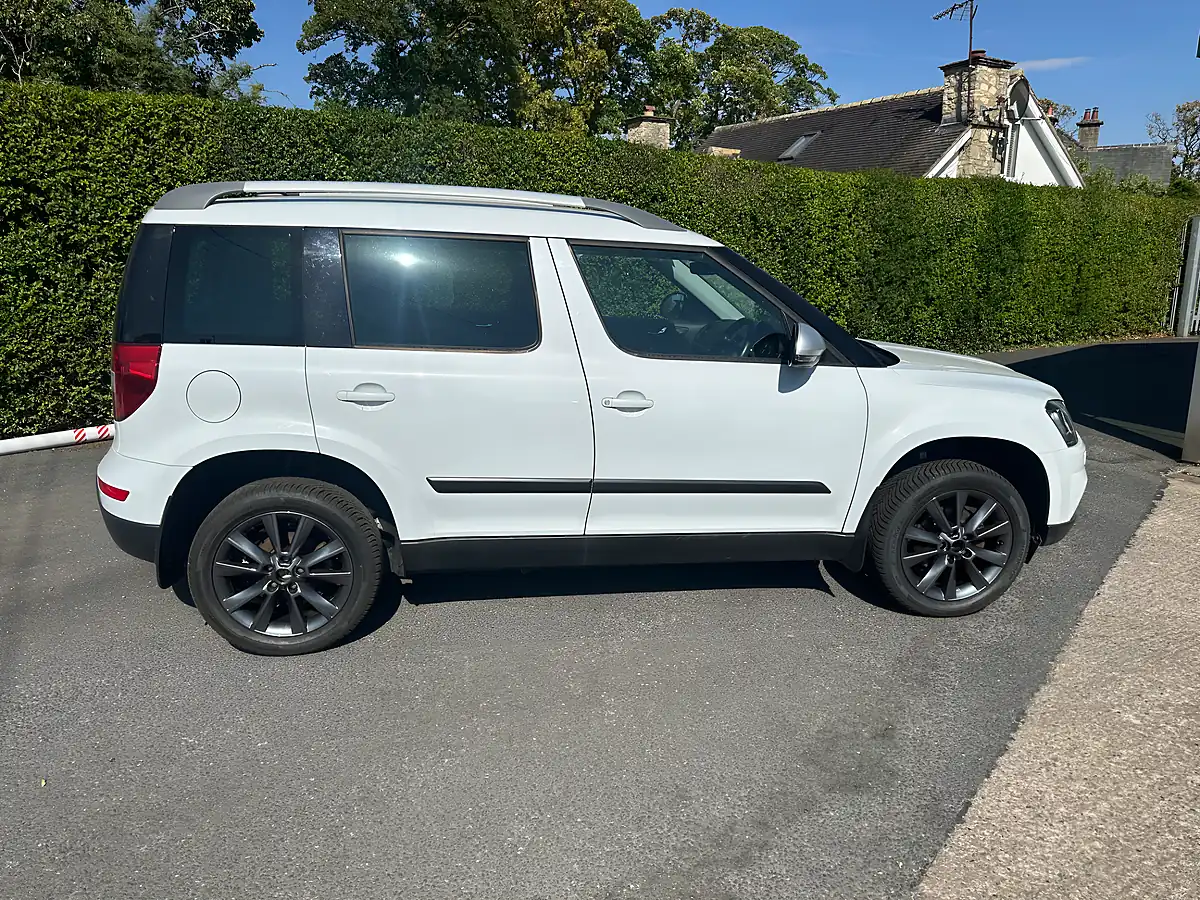 Used 2017 Skoda Yeti Outdoor Se L Drive White - Interior and Exterior details 8