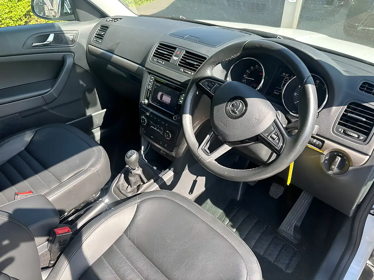 Used 2017 Skoda Yeti Outdoor Se L Drive White - Interior and Exterior details 9