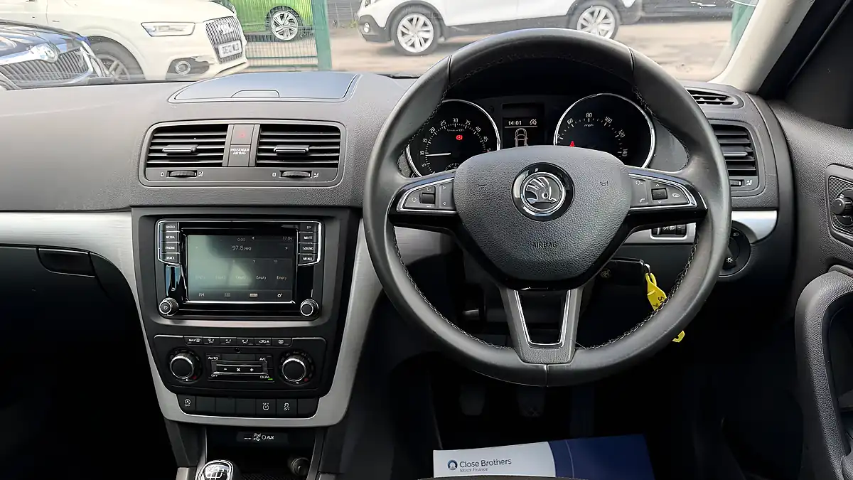 Used 2017 Skoda Yeti Se Business Outdoor Silver - Interior and Exterior details 10