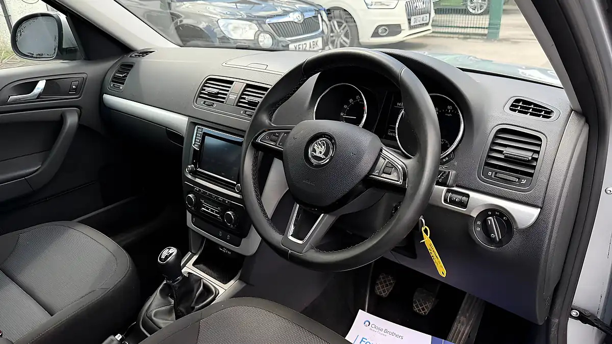 Used 2017 Skoda Yeti Se Business Outdoor Silver - Interior and Exterior details 12