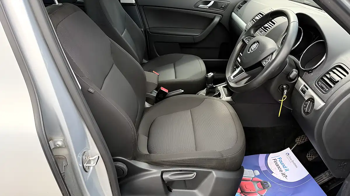 Used 2017 Skoda Yeti Se Business Outdoor Silver - Interior and Exterior details 13