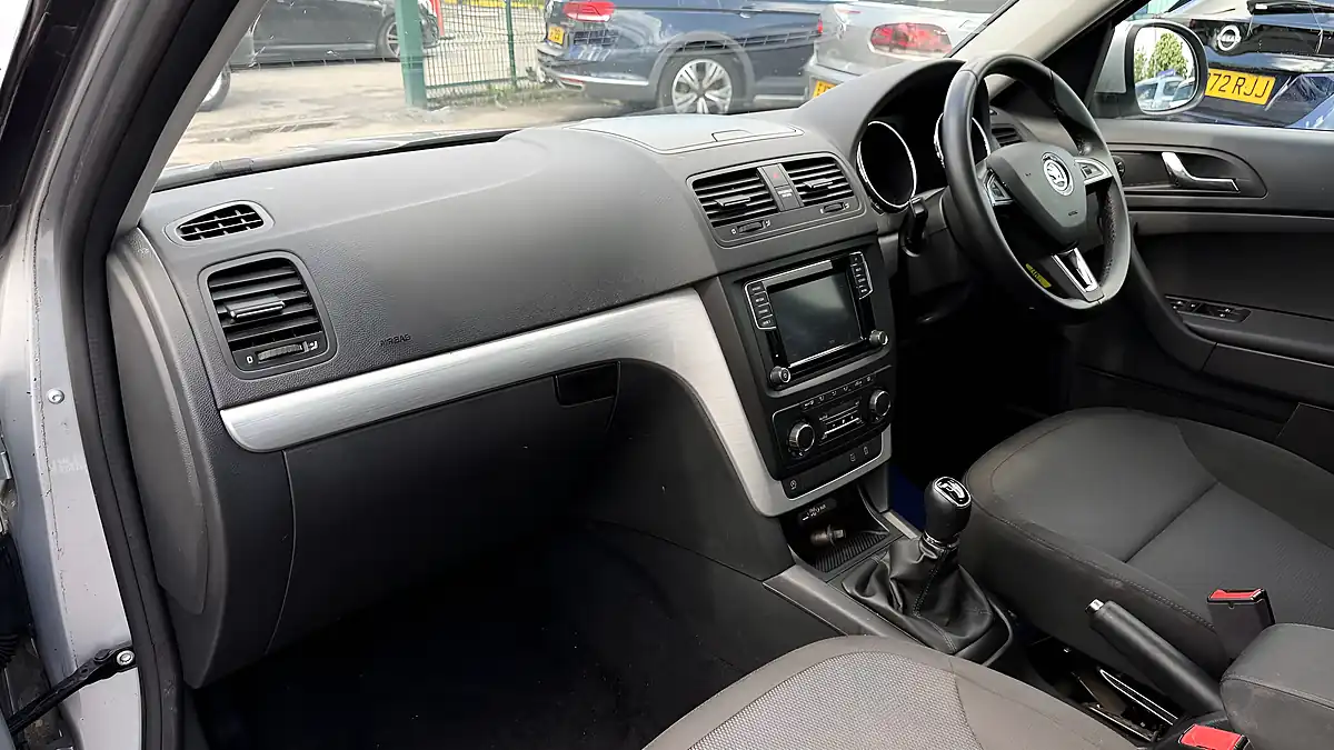 Used 2017 Skoda Yeti Se Business Outdoor Silver - Interior and Exterior details 15