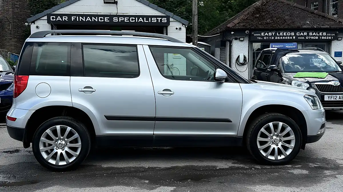 Used 2017 Skoda Yeti Se Business Outdoor Silver - Interior and Exterior details 2