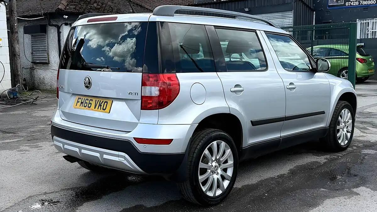 Used 2017 Skoda Yeti Se Business Outdoor Silver - Interior and Exterior details 3